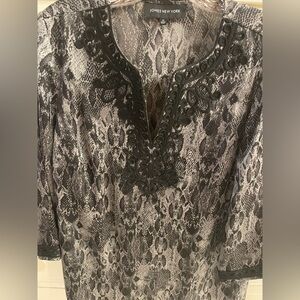 Jones New York Black and Gray Snake-Print V-Neck Tunic